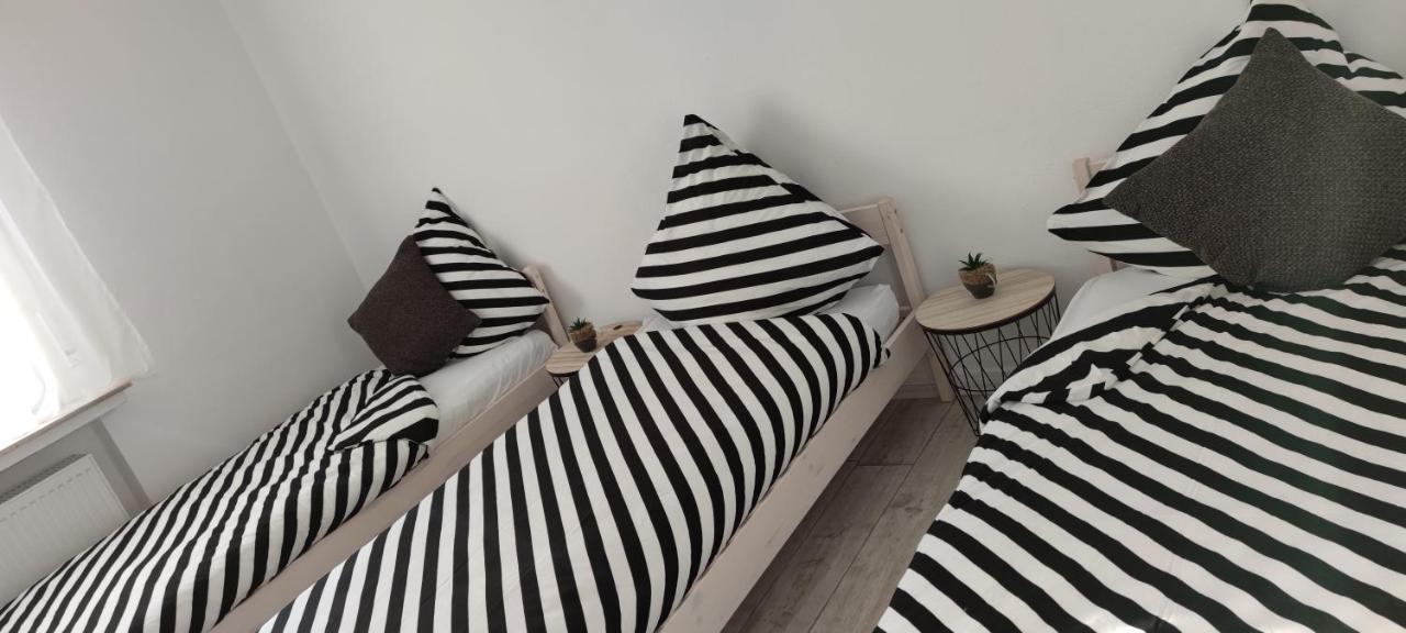 Schoene Und Optimal Gelegene Wohnung Weisskirchen Exterior foto