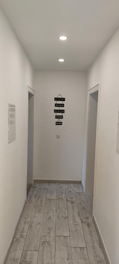 Schoene Und Optimal Gelegene Wohnung Weisskirchen Exterior foto
