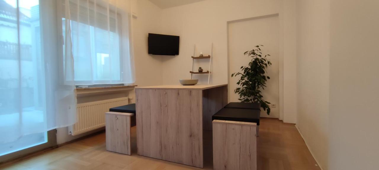Schoene Und Optimal Gelegene Wohnung Weisskirchen Exterior foto